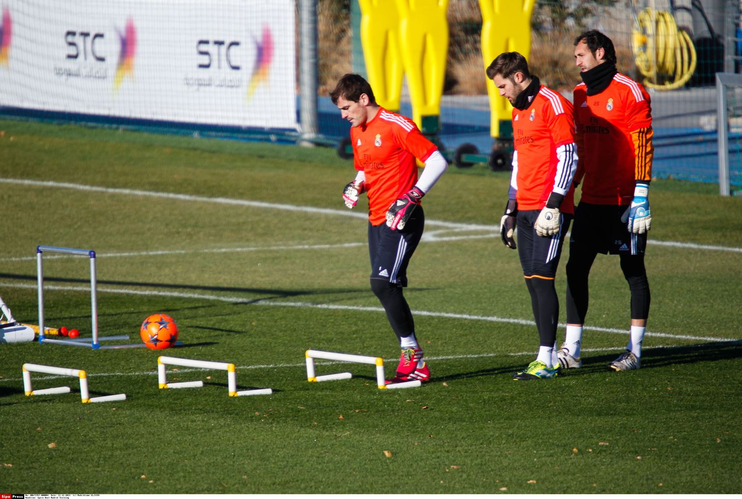 Madridi Reali väravavahid Iker Casillas (vasakul), Jesus Fernandez (keskel) ja Diego Lopez.