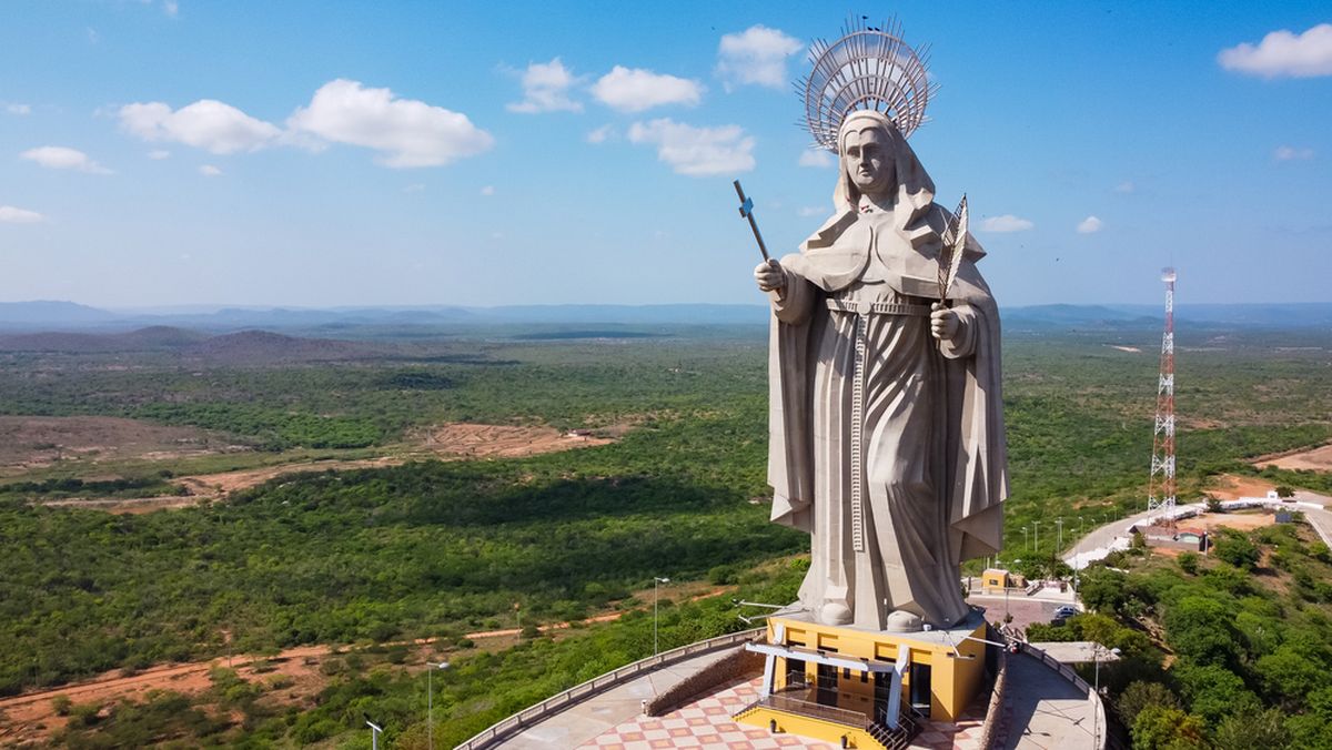 Santa Cruz, Brasiilia. Sant Ritale püstitatud mälestusmärk on kõrgeim katoliiklik mälestusmonument maailmas.