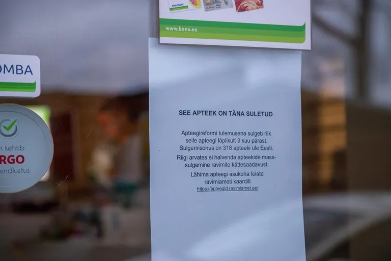 Streigis osalevad apteegid andsid uksele kinnitatud kirjaga teada, mis nad on kolmapäeval suletud. Viljandis osalesid streigis kõik kesklinna piirkonnas asuvad apteegid.