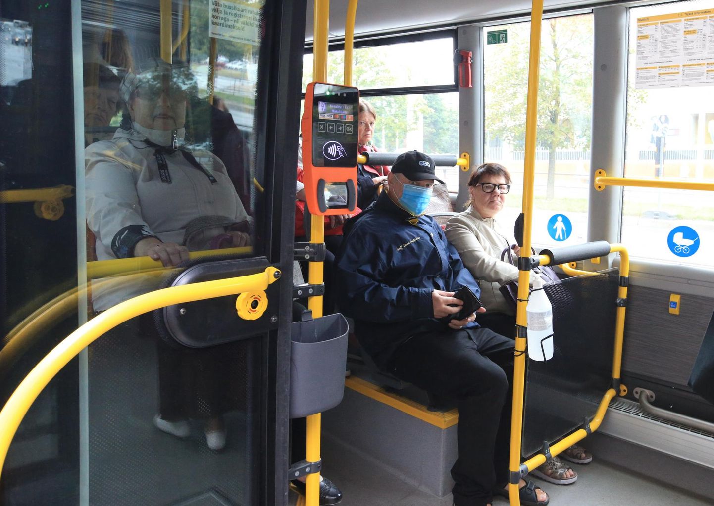 Linnaliinibussides tuleb endiselt järgida koroonareegleid.