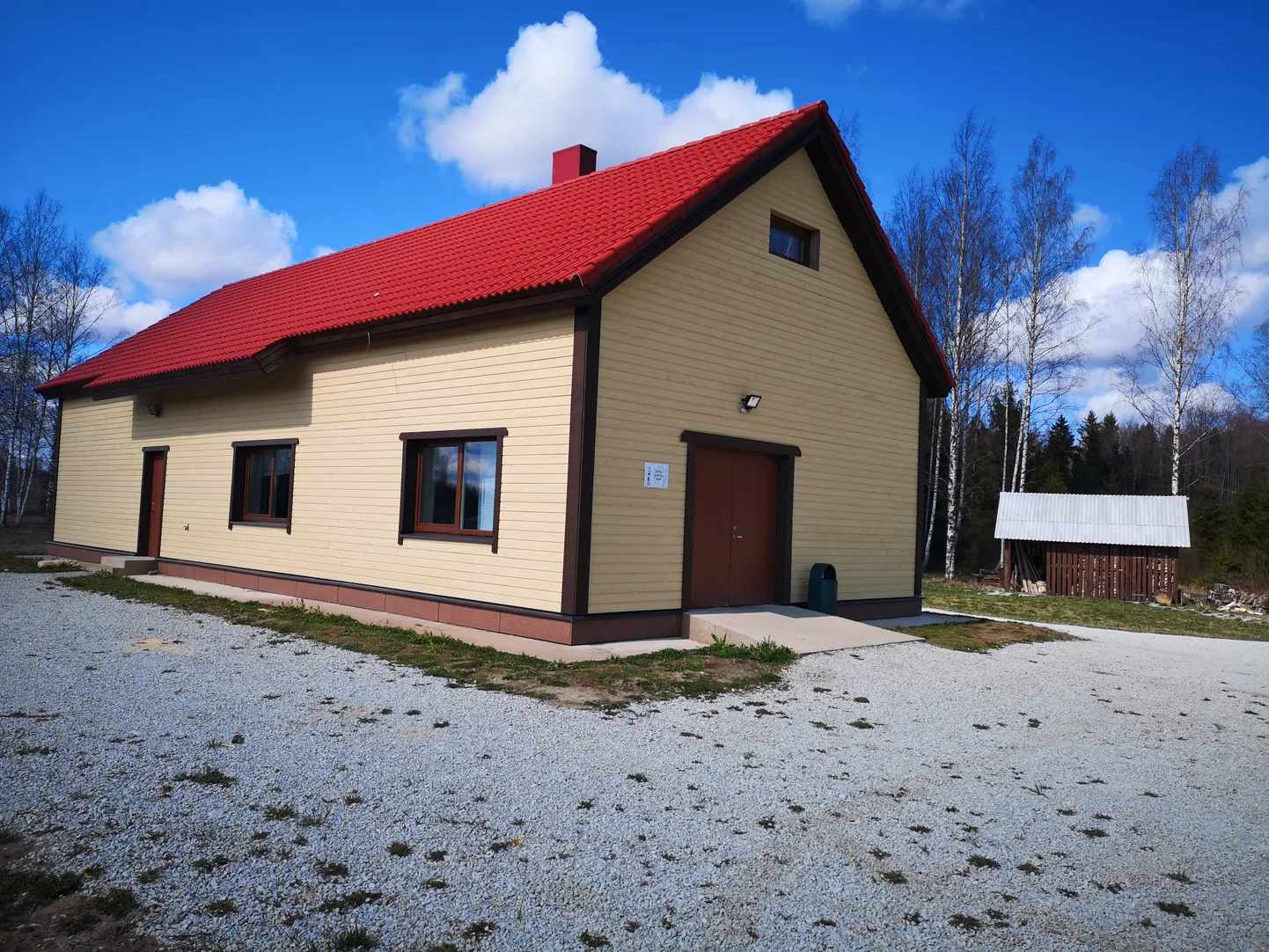 Mäetaguse jahtkond alustas ulukite käitlushoone ehitamist kolm aastat tagasi; hoone on küll valmis, kuid sisustust on jõudumööda juurde soetatud ja sellega loodetakse lõpule jõuda alles tänavu.