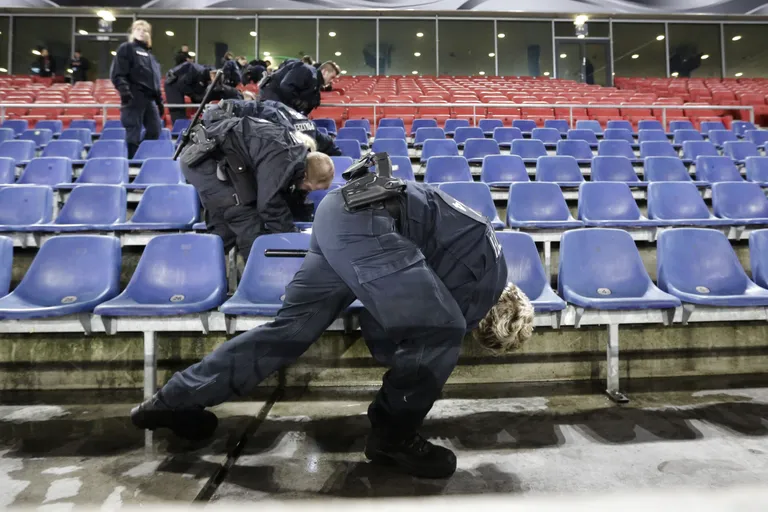 Hannoveri staadion tehti turvakaalutlustel tühjaks. Foto: Scanpix