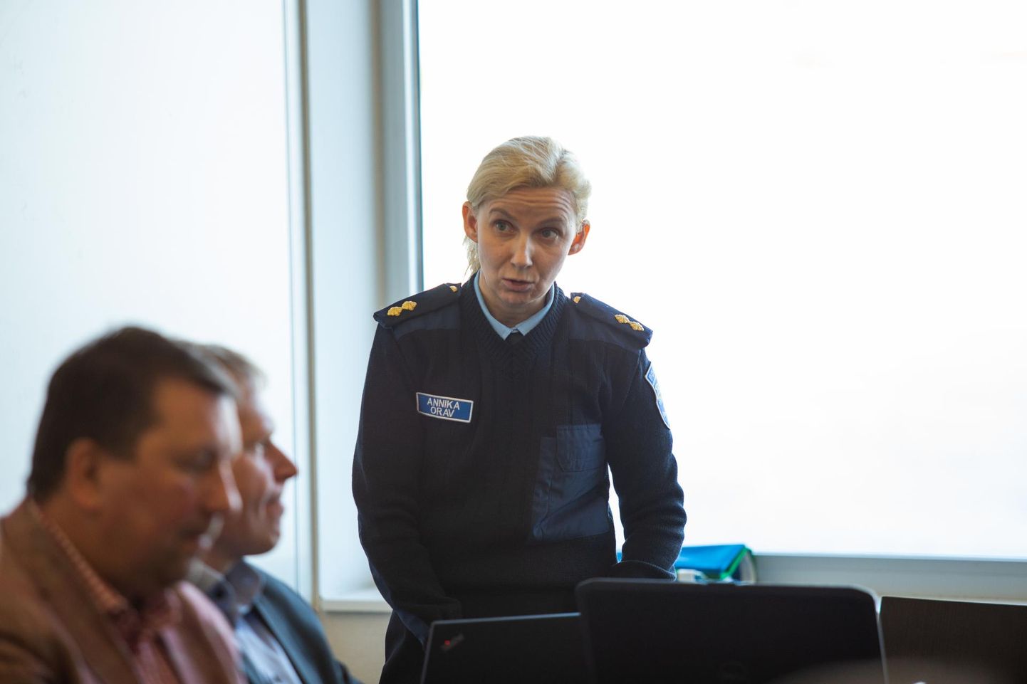 Politsei- ja piirivalve juhtivkorrakaitseametnik Annika Orav tutvustas omavalitsusjuhtidele evakuatsiooniga seonduvat.