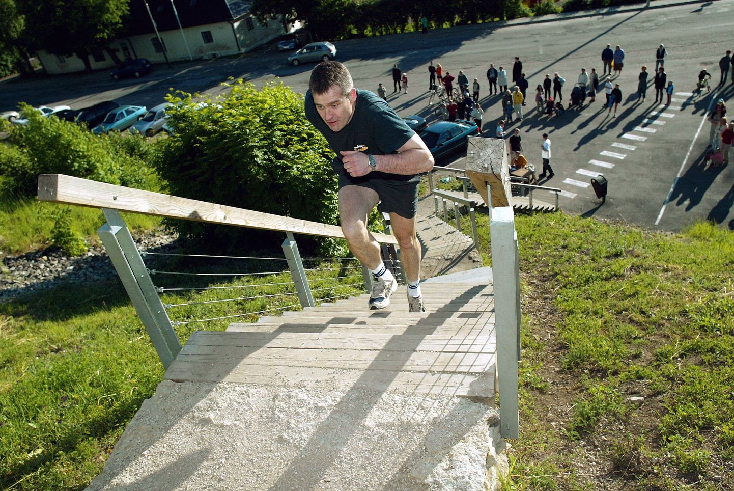 Linnapäevade traditsiooniline osa on trepijooks. Pildil hetk 2004. aasta võitlusest.