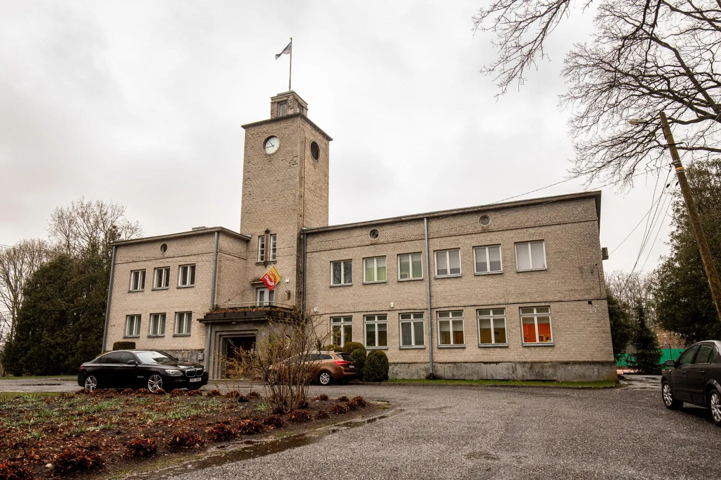 Väliselt ei muutu suurt midagi, sest kaitse all ongi Sindi raekoda kui funktsionalistliku ametiasu­tuse hoone näidis.