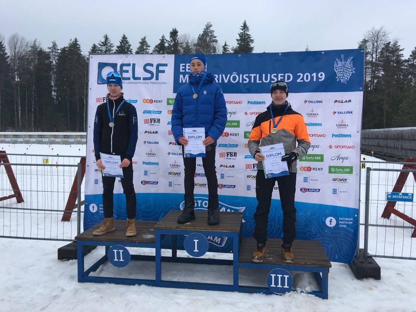 Vanuseklassi M15 individuaaldistantsi parimad: II koha omanik Aleksei Jaruškin (Äkke SUKL/Narva SK Energia), võitja Ivar Všivtsev (Karupesa Team) ja III koha omanik Henri Kesa (SÜ Võru Biathlon/Võru SPKO).