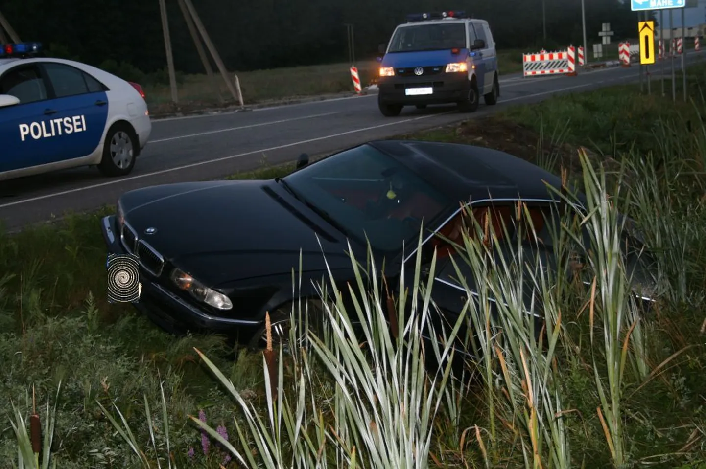 Viimsis kraavi sõitnud BMW.