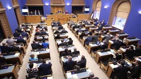 Правительство Эстонии передаст в парламент проект госбюджета на 2018 год: расходы на оборону превысят 500 млн евро