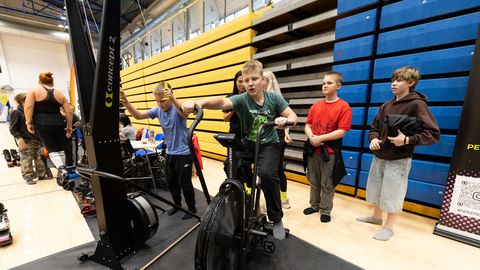 GALERII ⟩ Malest rulluisutamiseni: spordi- ja huvimess meelitas noored alasid proovima