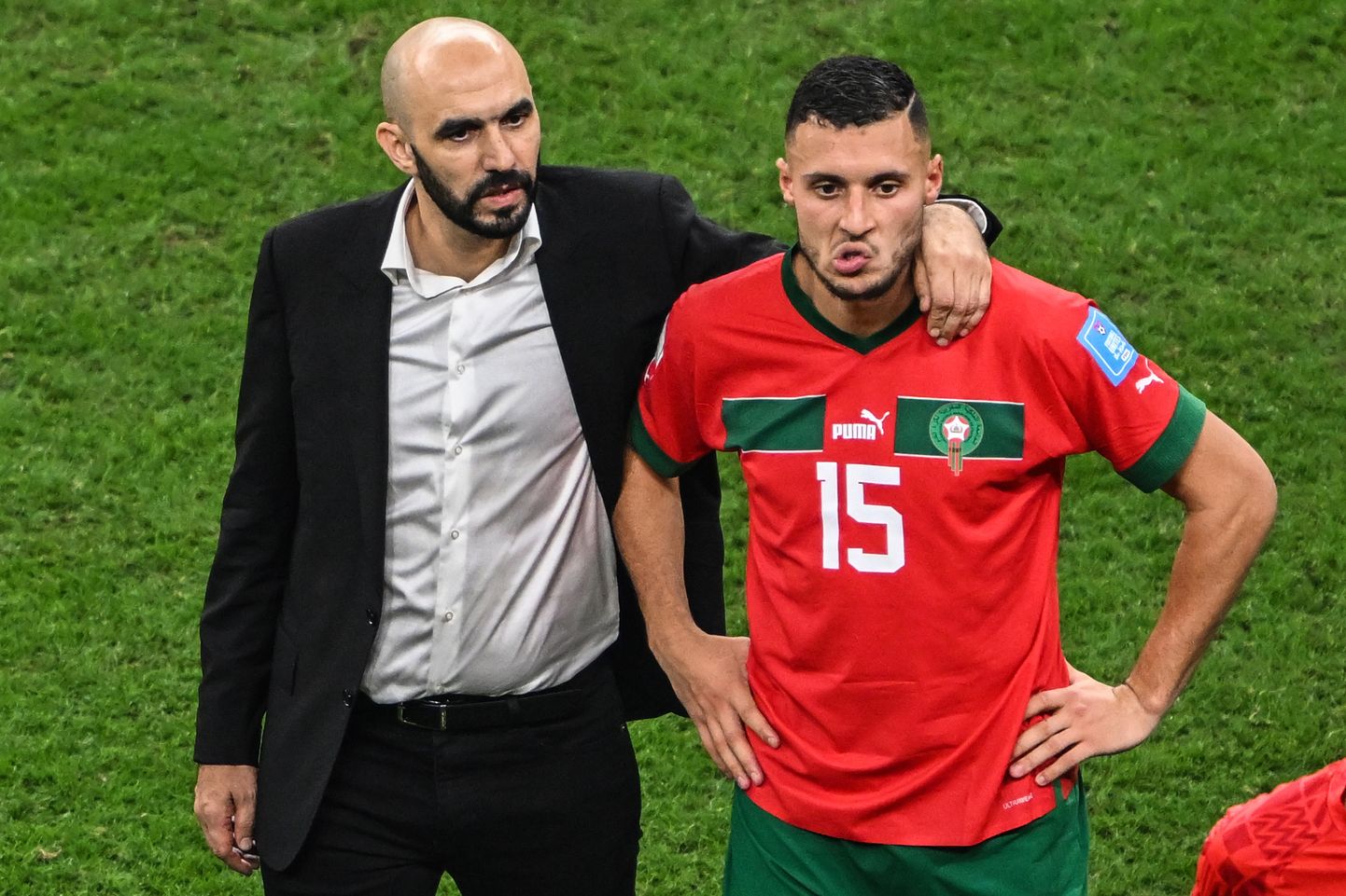 Marokas futbola izlases treneris Valids Regragi un spēlētājs Selims Amalāhs