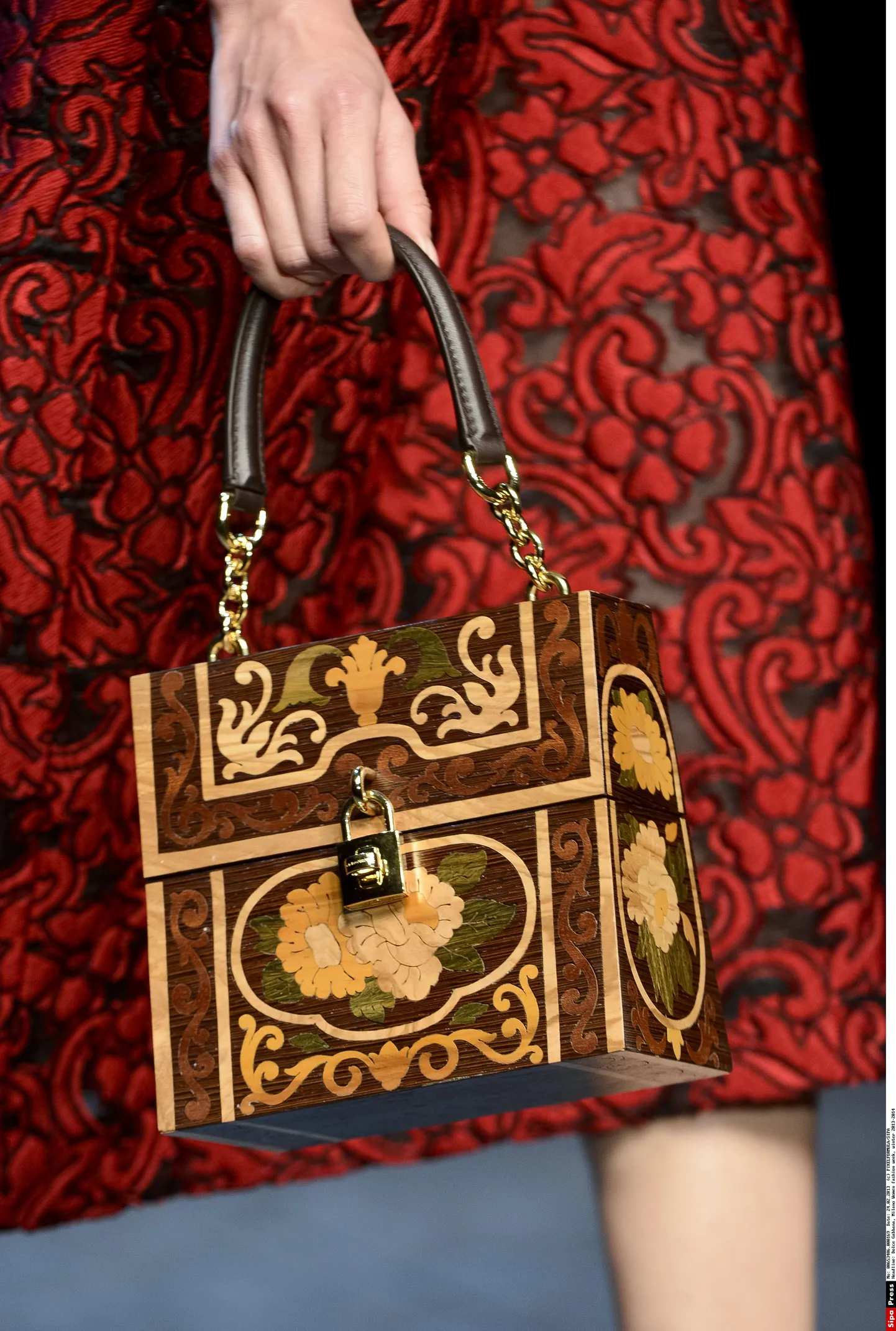 Dolce & Gabbana. Снимок иллюстративный.
