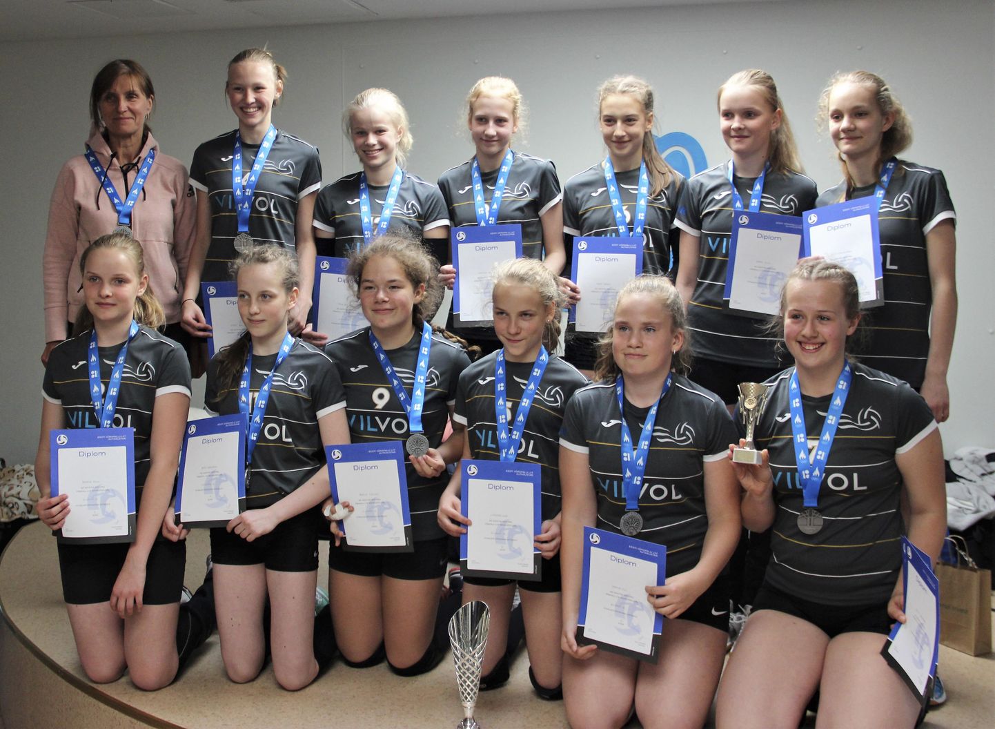 Viljandi spordikooli U-16 vanuseklassi naiskond teenis Eesti meistrivõistlustel hõbe­medali.