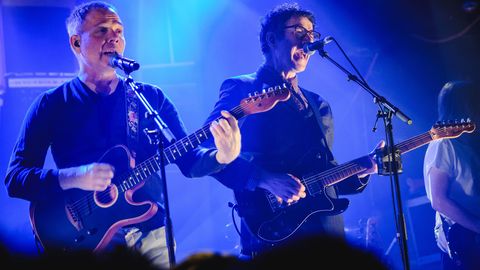 KUULA ⟩ Kultuslik indie-bänd Belle and Sebastian k
