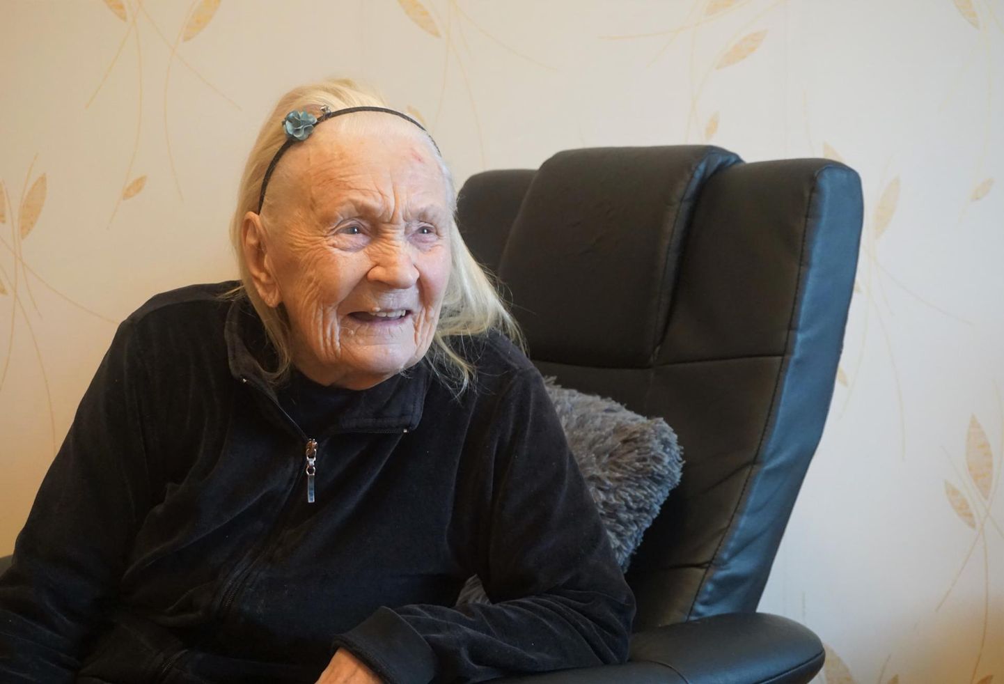Valgalane Linda Hommik oma 100. sünnipäeval