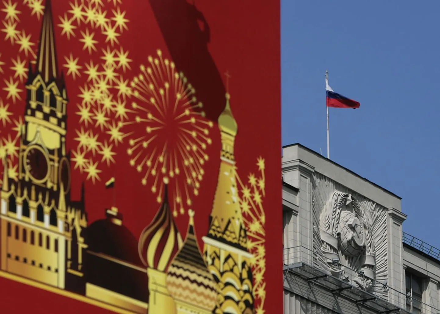 Vene lipp riigiduuma hoonel. .