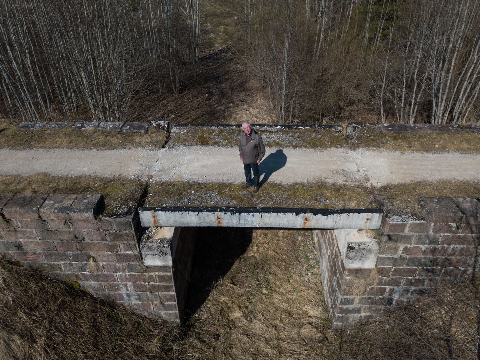 Üle 20 aasta Haapsalu raudtee omanikuks olnud ning eile selle tammile rajatud terviserajal seisnud ettevõtja Aarne Taal tahab, et jõuaks läbirääkimistes riigiga õiglase hinnani.