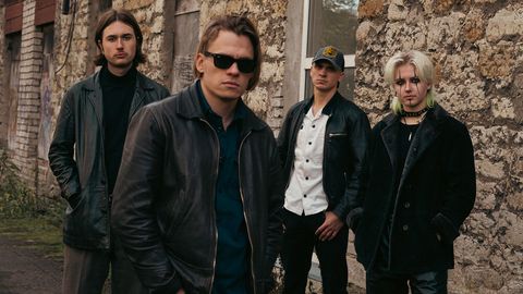 VÄGEV ⟩ Jack White'i soojendab Lätis Eesti bänd