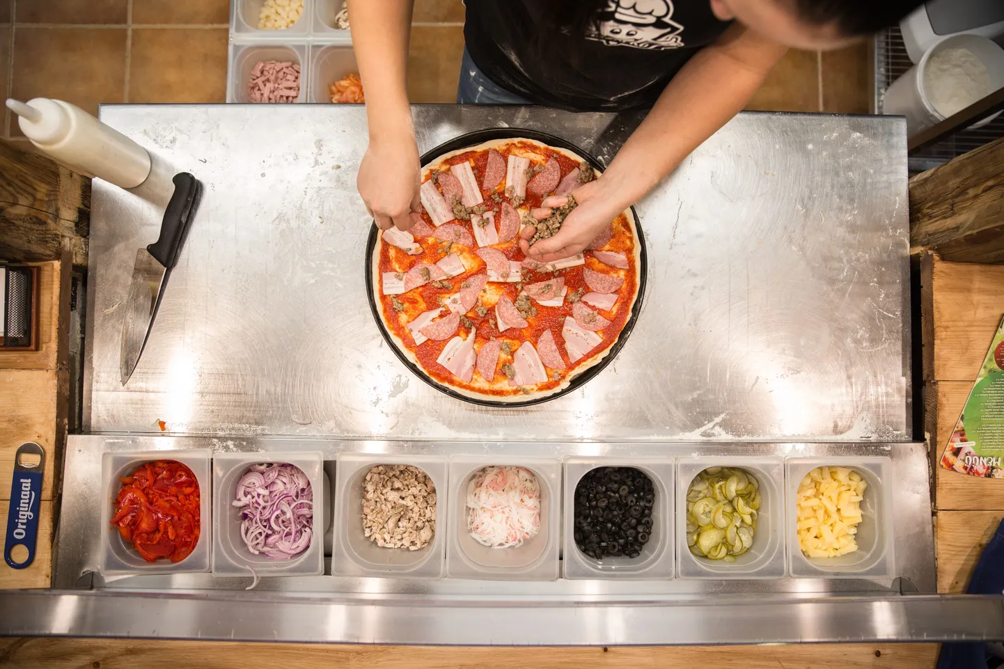 Так готовят пиццу в Pizzapro.Надо попробовать.