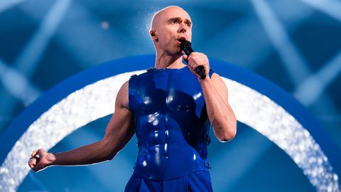 Наряд латвийского исполнителя на Евровидении всех удивил. Но у него есть особое значение