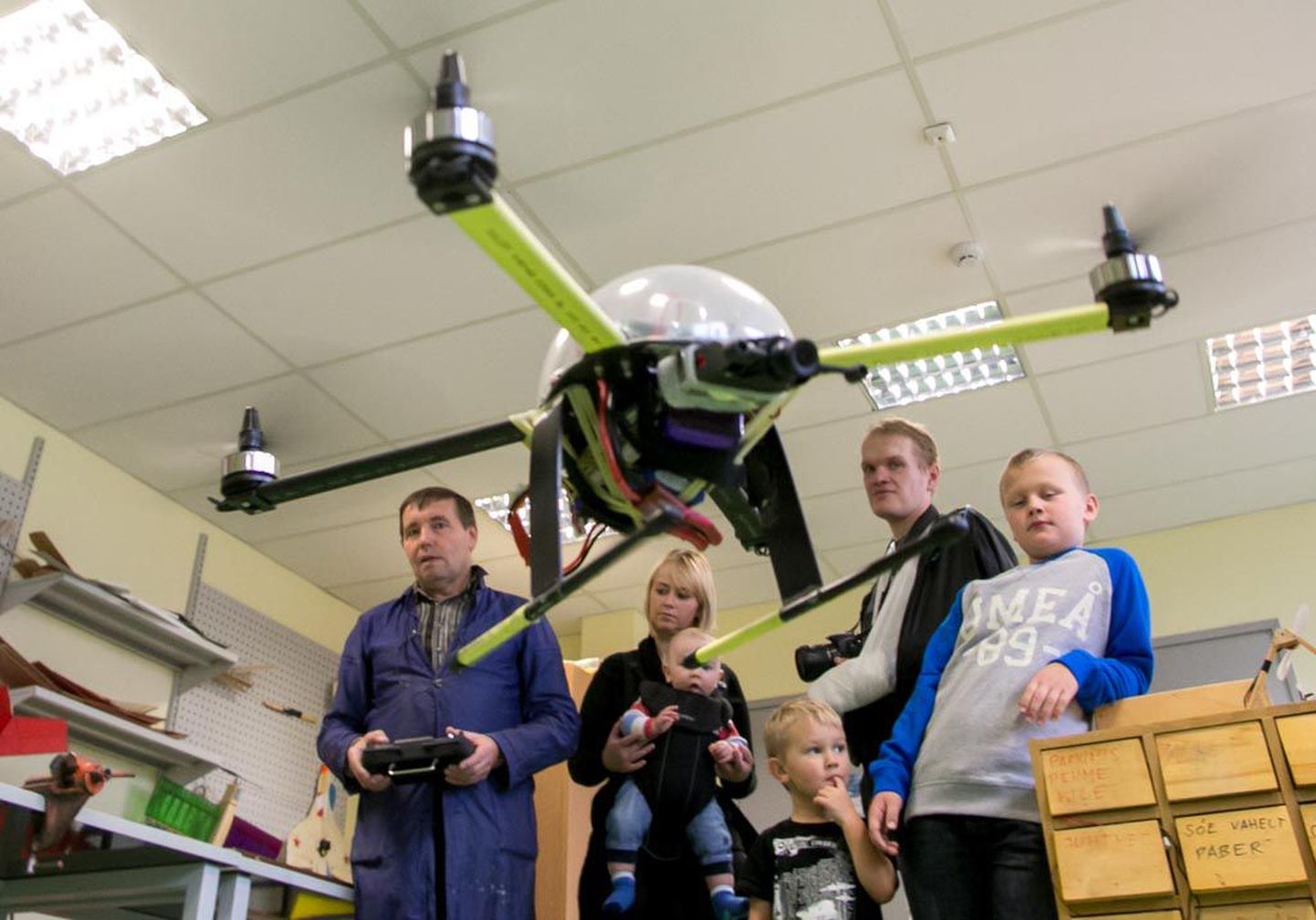 Pernova tehnikamaja aastapäeval võivad huvilised lennutada drooni.