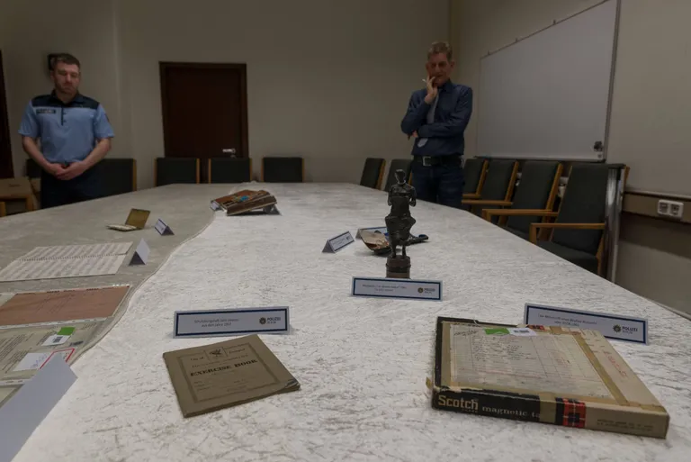 Saksa politsei leidis pankrotistunud oksjonimajast biitlile John Lennonile kuulunud esemed