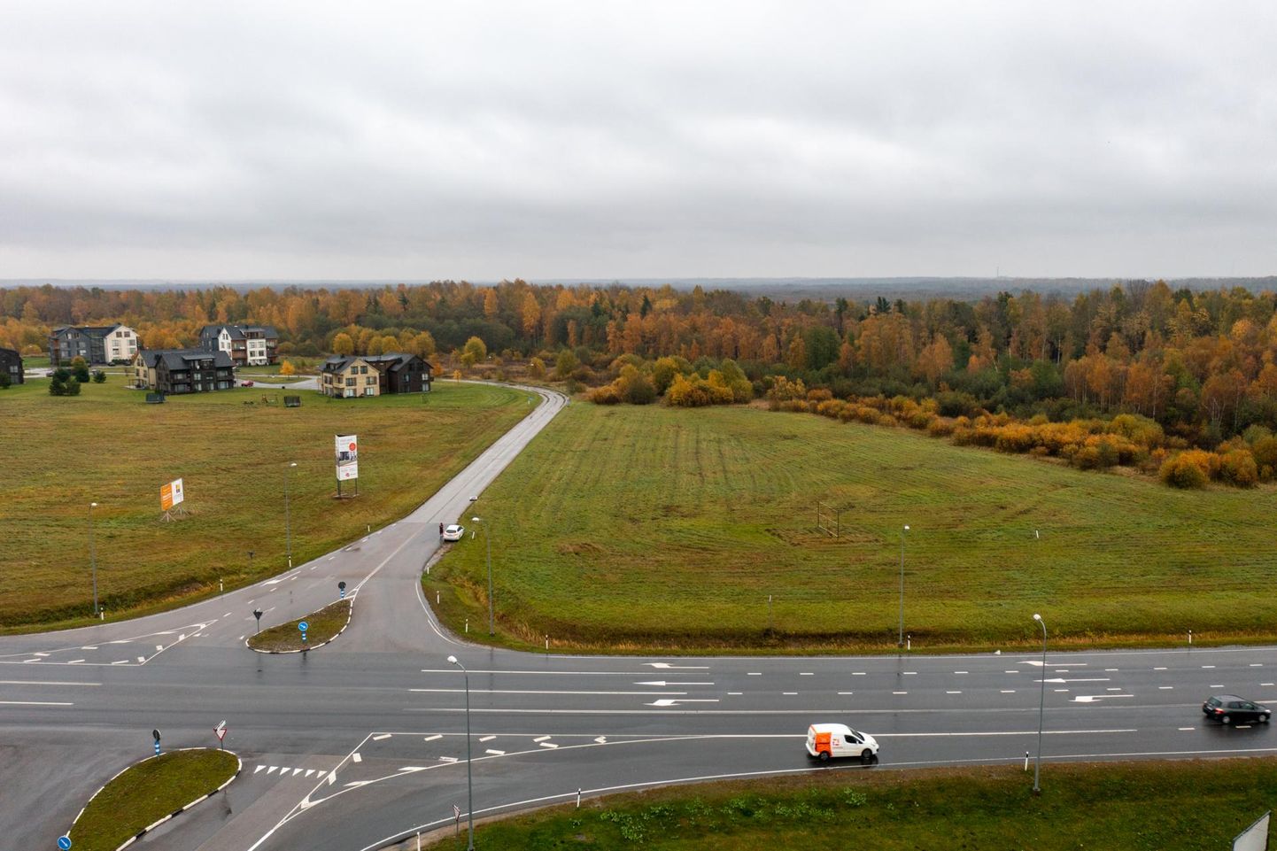 Ala, kuhu uusi kortermaju ja laopindu kavandatakse, jääb Pärnu sissesõidule Tallinna maantee äärde. 