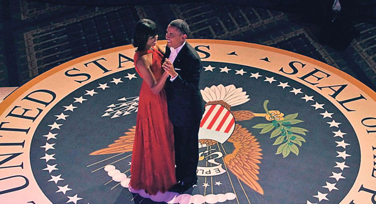 Michelle ja Barack Obama tantsimas ülemjuhataja ballil Washingtonis.