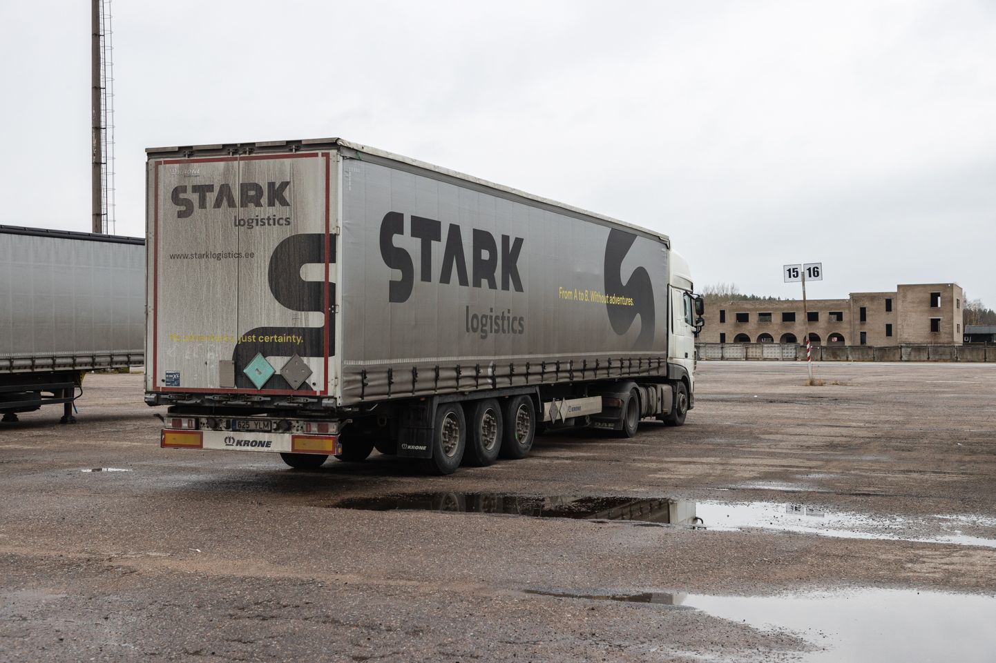 Stark Logisticsi veoauto Eesti-Venemaa piiril.
