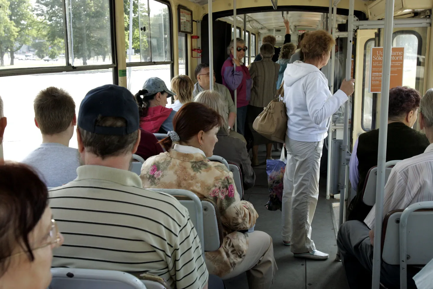 Пассажиры трамвая
