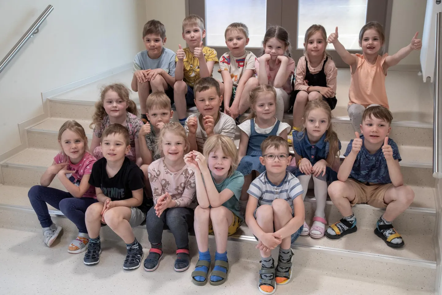 Viljandi Krõllipesa lasteaia Mängupesa õppehoone Männikäbide rühma lapsed