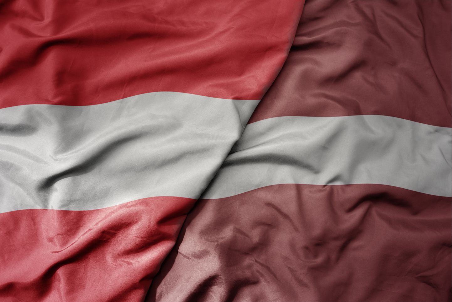 Флаги Австрии и Латвии. Иллюстративное фото.