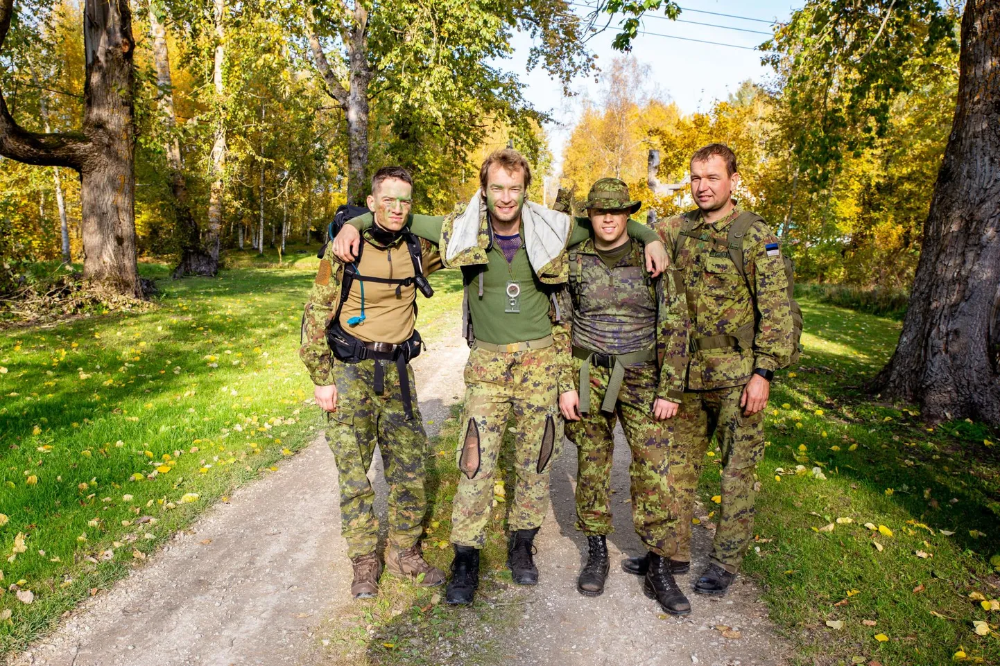 Mullu sügisel pani Järva maleva esimene võistkond koosseisus Lennart Komp (vasakult), Alo Aasma, Jürgen Põldma ja Arti Kõrgesaar oma paremuse maksma kodumaleva patrullvõistluse lõpujooksul.