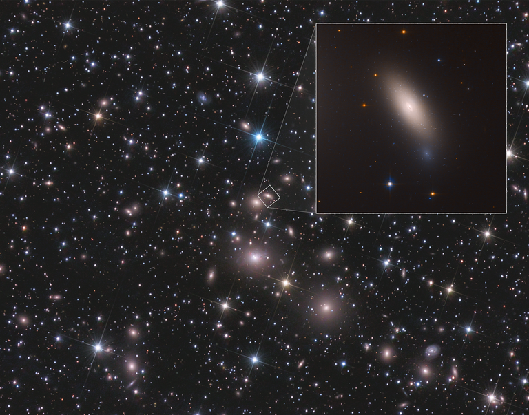 NGC 1277 asupaik Perseuse galaktikaparves