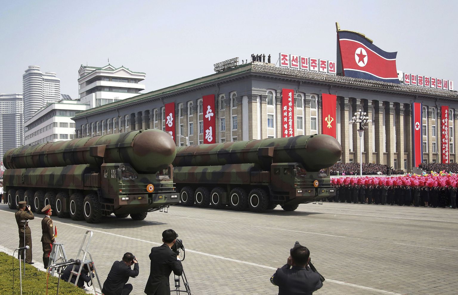 Põhja-Korea ballistilised raketid sõjaväeparaadil