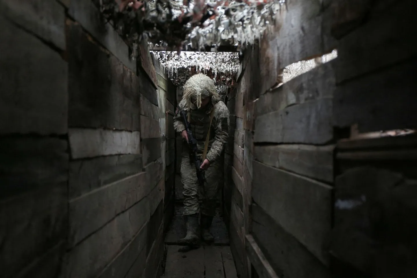 Ukraina sõdur Donetski oblastis Avdijivka lähedal. 