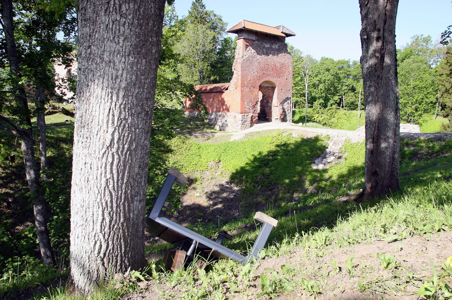 Kummuli keeratud pingid