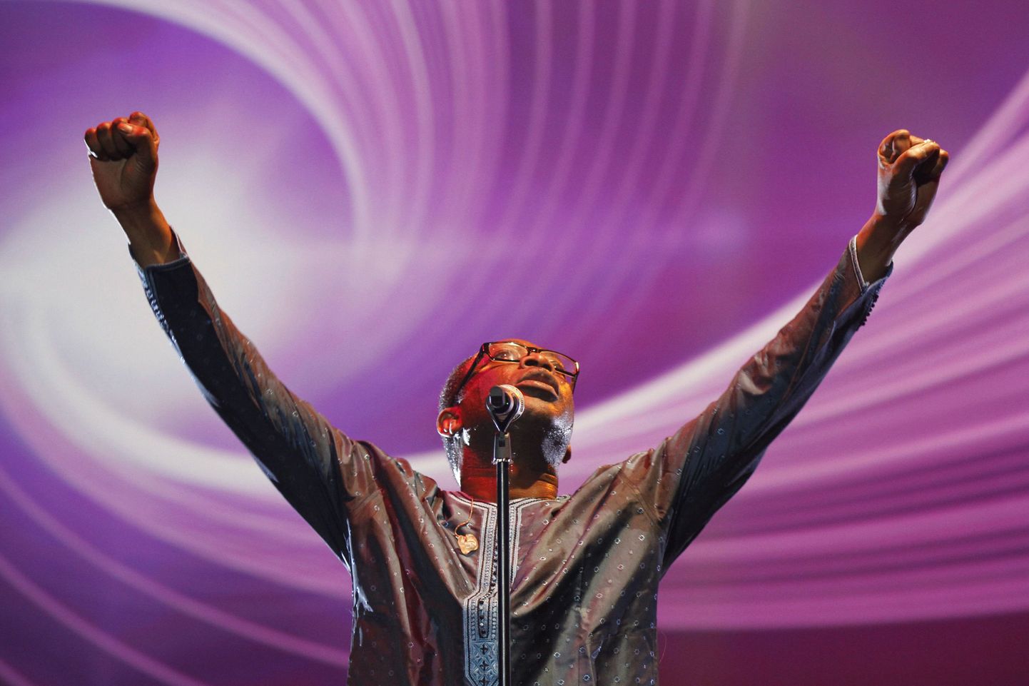 Laulja Youssou N'Dour 2011. aasta novembris esinemas Tuneesias.
