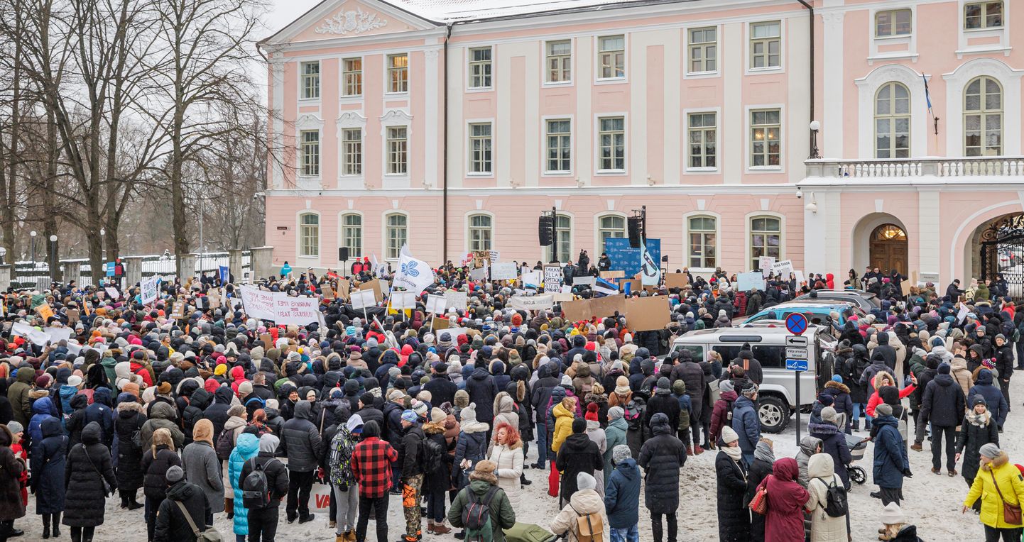 Haridustöötajate streik Eestis. Meeleavaldus Riigikogu ees.