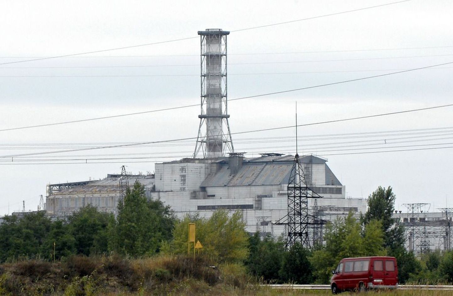 Tšernobõli tuumajaama neljandat reaktorit ümbritseb praegu betoonsarkofaag..