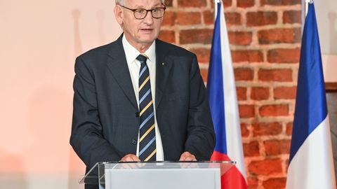 Bildt: Putini kangekaelsus veab teda Ukrainas halvima suunas