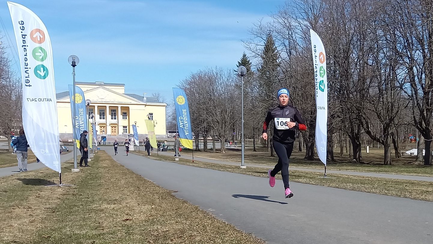 2,5 km rajal jõudis tüdrukutest esimesena finišisse Anette Ahu, kellest kiiremini suutsid raja läbida vaid kolm poissi