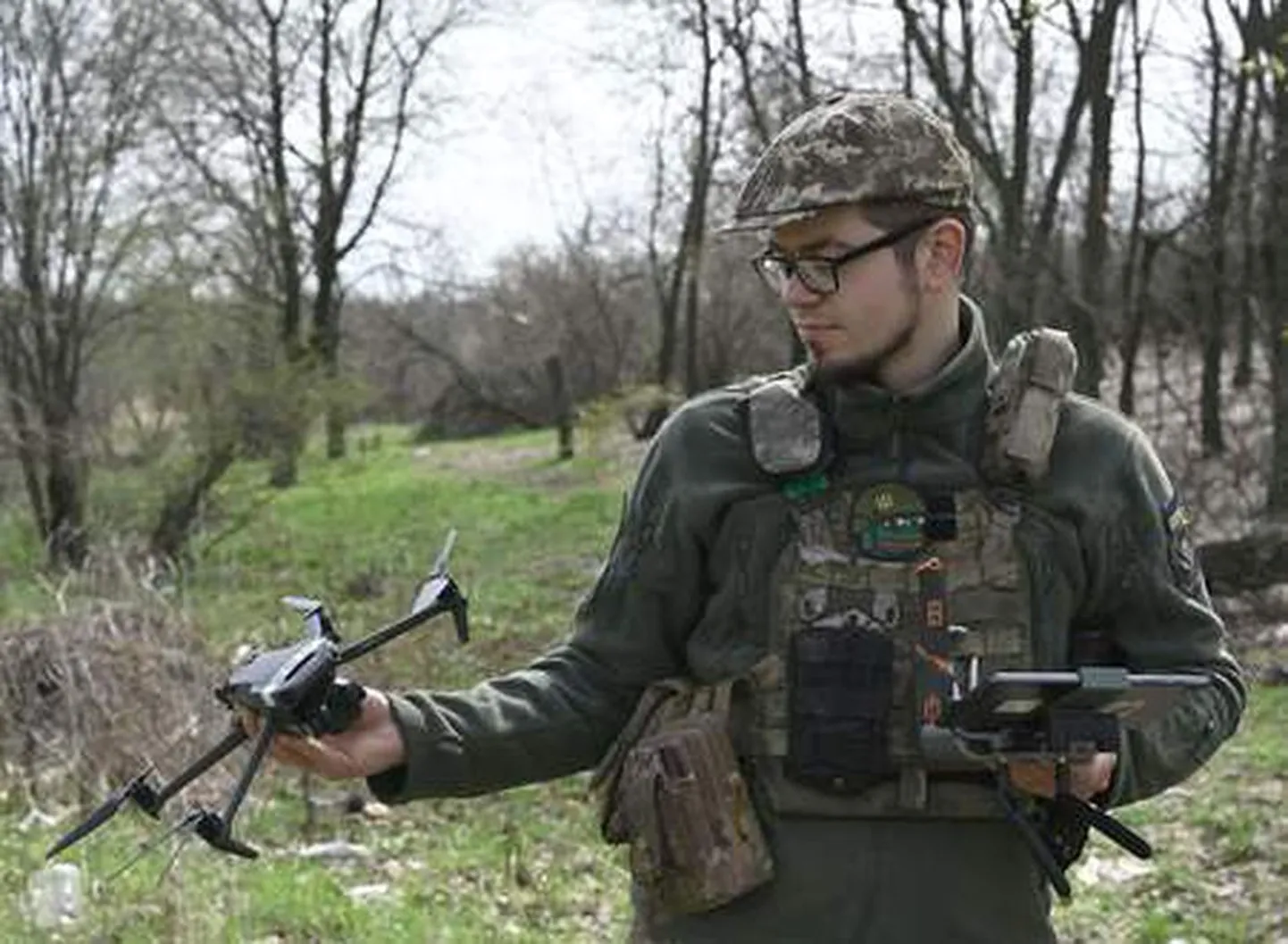 Ukraina sõjaväelane drooniga. Foto on illustratiivne.