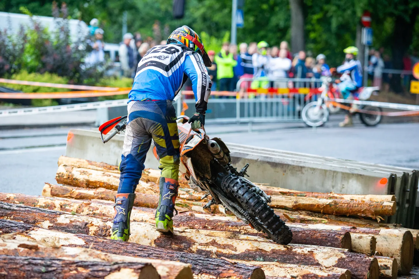 Mootorrataste superenduro Vabaduse puiesteel