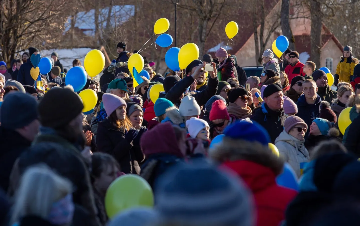 Pühapäeval Viljandi Vabaduse platsil korraldatud heategevuslikul kontserdil koguti Ukraina toetuseks üle 18 000 euro, mille Eesti Punane Rist annab omakorda Ukraina Punasele Ristile.