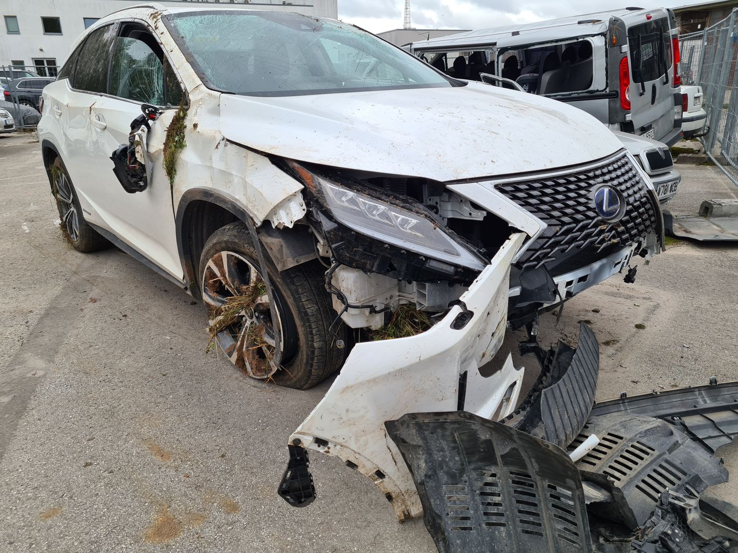 Septembris püüdis üks autovarastest politsei eest põgeneda varastatud Lexusega.
