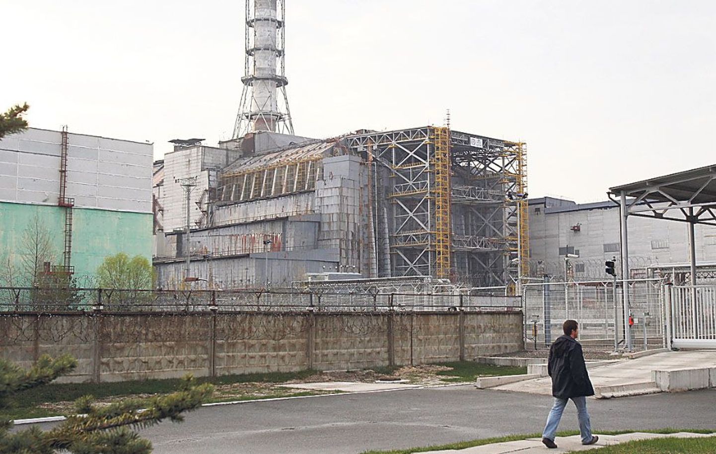 28 aastat tagasi kärgatas pauk Tšernobõli aatomielektrijaamas. Praegu Ida-Ukrainas käivast sõjategevusest kõigest 200 kilomeetri kaugusel on teine tuumajaam.