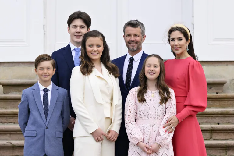 Taani prints Christian, prints Vincent, printsess Isabella, kroonprints Frederik, printsess Josephine ja kroonprintsess Mary. (Philip Davali/Ritzau Scanpix via AP) FOTO: