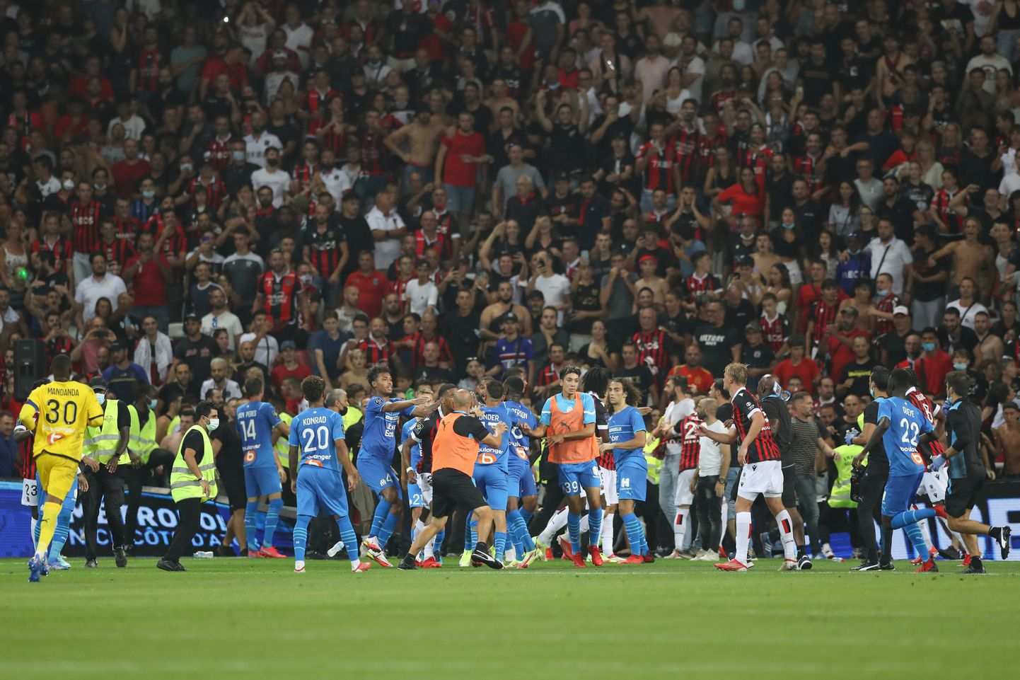 August 22, 2021, Nice, United Kingdom: Nice, France, 22nd August 2021. Players scuffle as OGC Nice fans break onto the field of play after  Dimitri Payet of Olympique De Marseille threw a bottle of water back into the crowd after it was thrown in his direction during the Lique 1 match at Allianz Riviera Stadium, Nice. Picture credit should read: Jonathan Moscrop / Sportimage(Credit Image: &copy; Jonathan Moscrop/Sportimage/Cal Sport Media)
