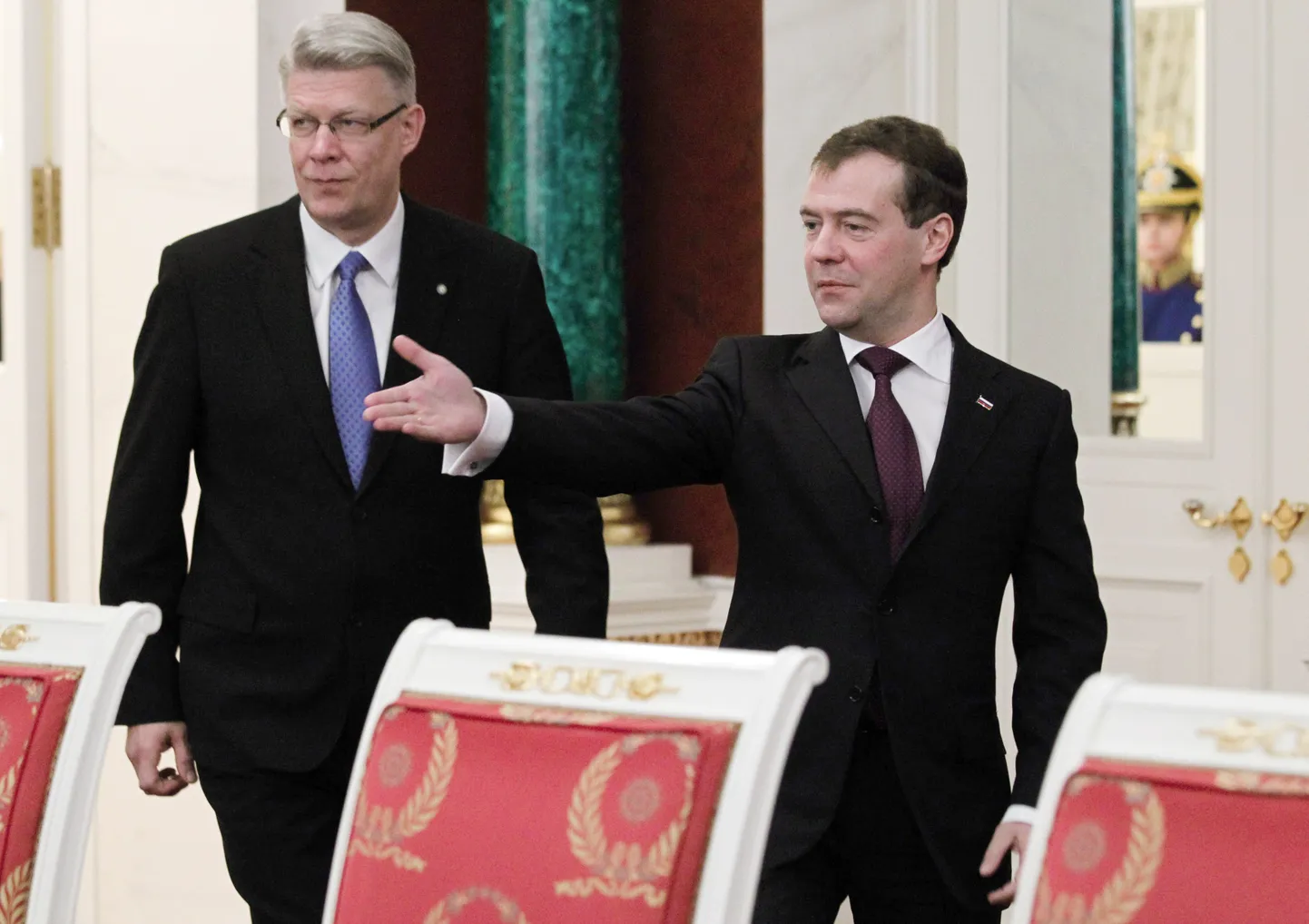 Дмитрий Медведев и Валдис Затлерс на встрече в Москве в декабре 2010 года.