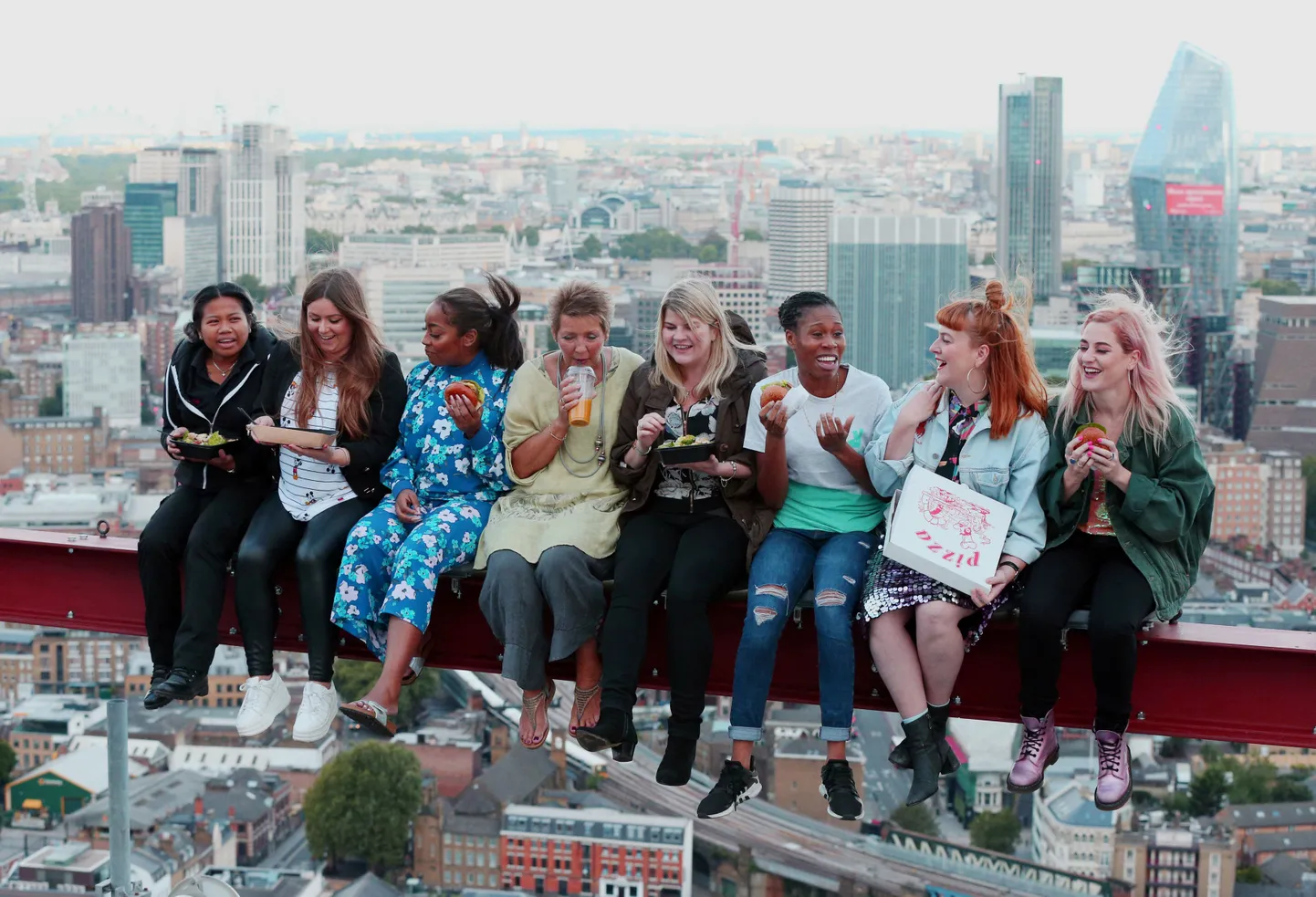Ikoonilise tööliste foto taaselustamine Londonis